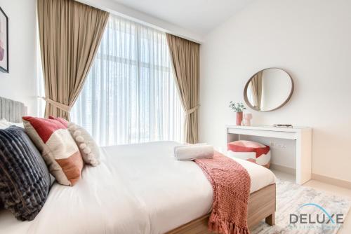 Restful 2BR at Blvd Crescent 1 Downtown by Deluxe Holiday Homes