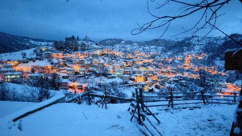 Къща за гости Каневи in 莫姆奇洛夫齊