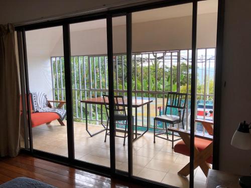 Balcony/terrace, Cockatoo Studio Apartments in Quepos