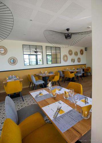 Logis Hotels - Le Bellaroc - Hotel 2 etoiles et Restaurant - 레스토랑