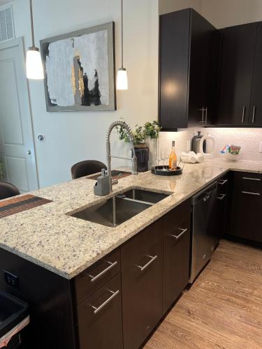 EXCLUSIVE 2BR/2BA-Perfect Location
