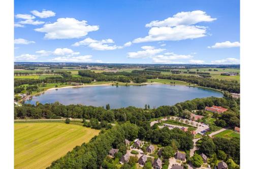  Charming 6 person cottage hot tub in nature, Unterkunft in Ewijk
