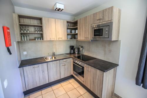 2 bedrooms, 5 beds