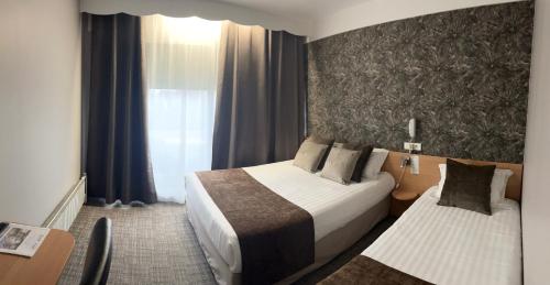 Triple Room (1 Double Bed + 1 Single Bed)