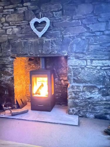 The Cwtch, Log Fire, Sleeps 5, Nr Zip World, Brecon and Bike Park Wales