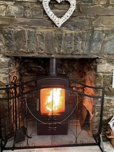 The Cwtch, Log Fire, Sleeps 5, Nr Zip World, Brecon and Bike Park Wales