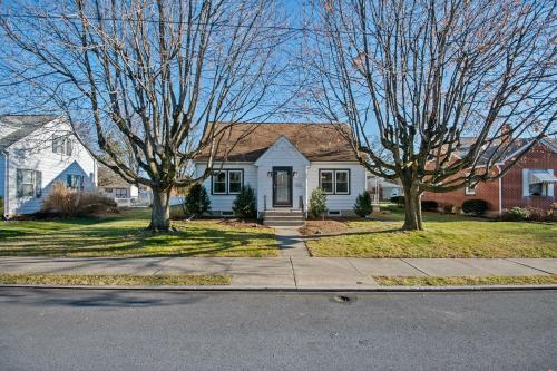 "Sweet Serenity" Stay 10 Minutes from Hershey home "Sweet Serenity" Stay 10 Minutes from Hershey home