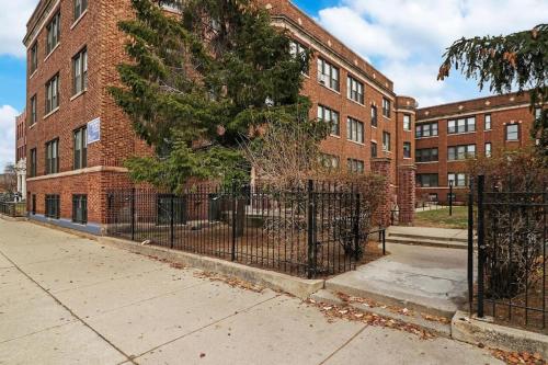 Delightful 1BR Apartment in Ravenswood - Ashland BW