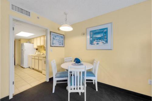 Baywatch Resort 1004 - Ocean front 1 bedroom with pets welcome in the off season