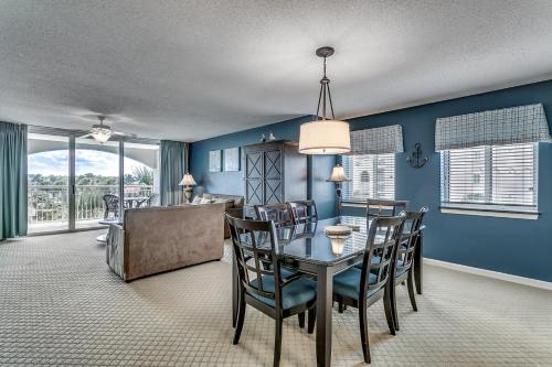 Yacht Club Villas 1 305 - Updated and spacious 3rd floor condo waterway view