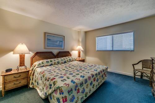 Crescent Tower I 301 - 3rd floor beach chic corner unit with an outdoor pool and Wifi