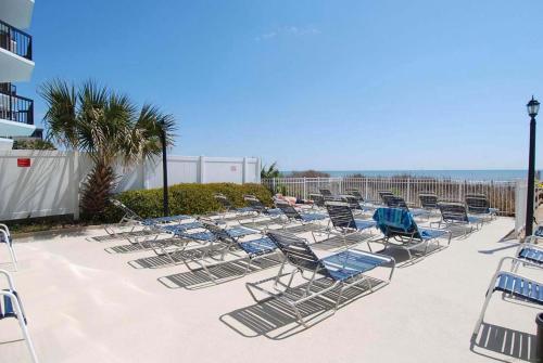 Pinnacle 405 - Updated oceanfront condo with a large soaking tub and a sundeck