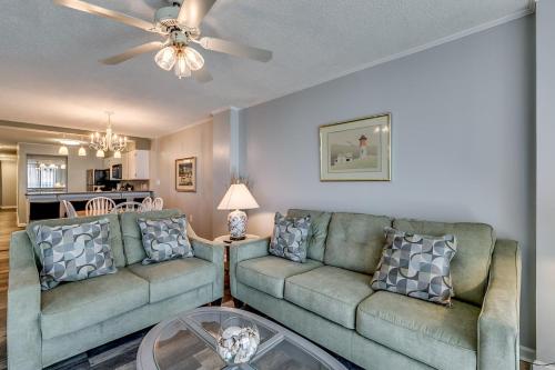 Summit 7F - Open and bright oceanfront condo with access to an outdoor pool