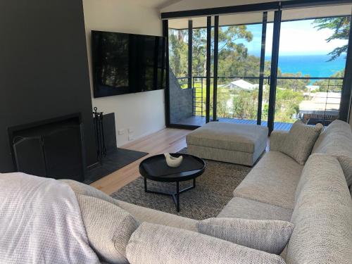 Architect designed 4 bedroom with ocean views from every room, Lorne (zdjęcie 9)