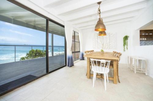 Jane's on Wategos Villa 1, 37 Marine Parade - 3 Bed Villa