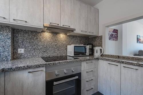 Amazing apartment with sea views and AC PA06 - image 3