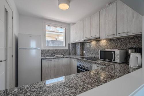 One-Bedroom Apartment image 8