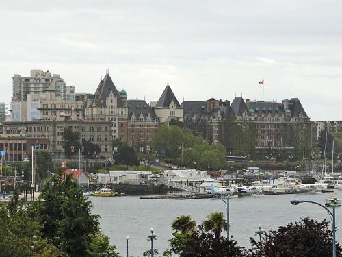 Harbour And Empress Hotel Views, 5 Min Walk To Old Town