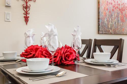 . JUST LISTED, GORGEOUS, sleeps 4, air conditioning,laundry, dishwasher, and more!