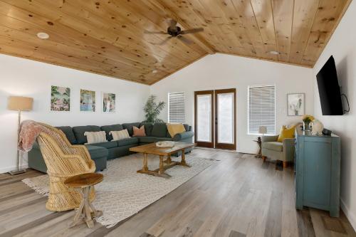 New! Marvelous Beach Home 2Min from Beach Port Aransas