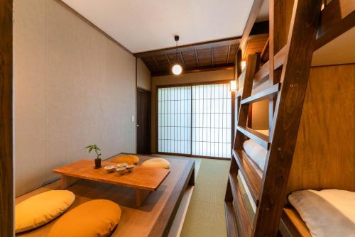 Family Room with Garden View image 3