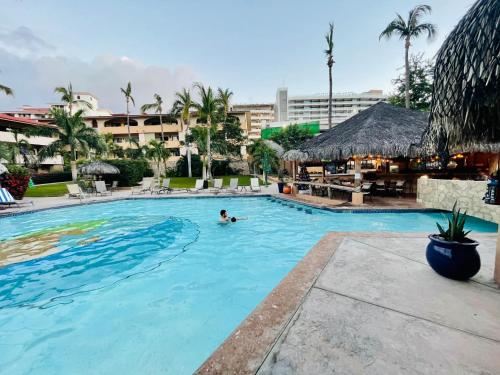 Best Location in Medano Beach -Marina Sol LRG 2 Bed Steps to Beach, Downtown & Marina in Cabo San Lucas, Mexico