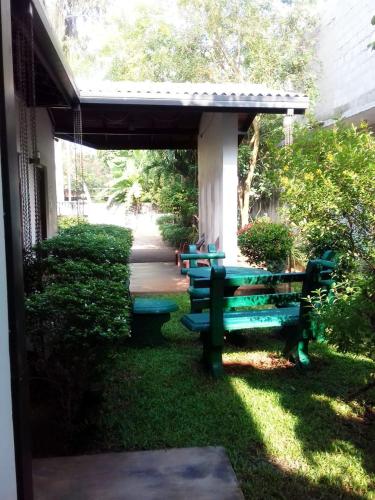 Kert, Villa DeLorenta in Anuradhapura