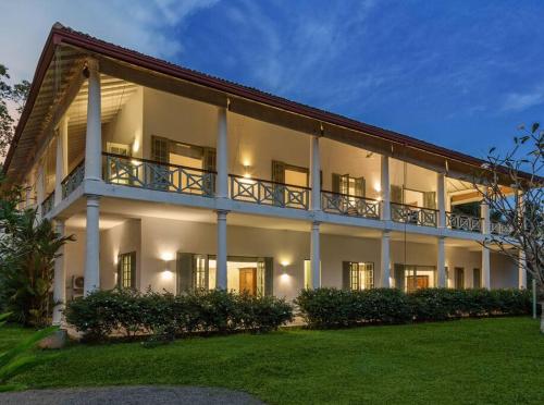 Cassia Hill - Luxe Colonial Villa, Glorious Views