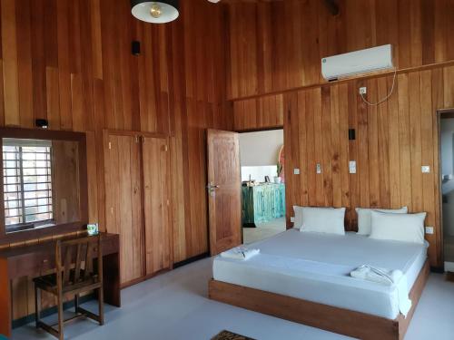 Mountain Wave Hotel and Surfshop – Hikkaduwa, CO