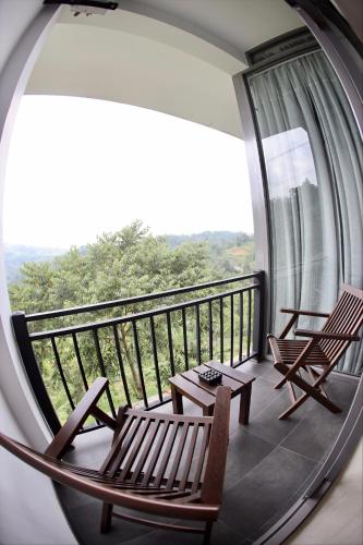 شرفة/ تراس, Riverbank Resort Gampola in Udapalatha