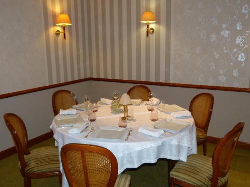 Logis Hôtel Restaurant Le Gue Du Holme – Saint-Quentin-sur-le-Homme, IA