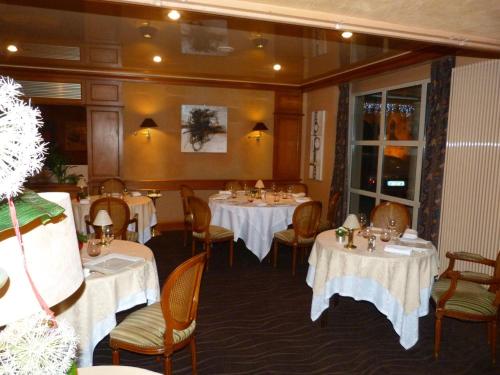 Restaurant, Logis Hotel Restaurant Le Gue Du Holme in Ducey