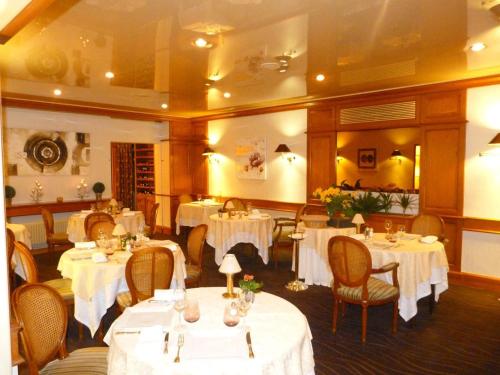 Restaurant, Logis Hotel Restaurant Le Gue Du Holme in Ducey