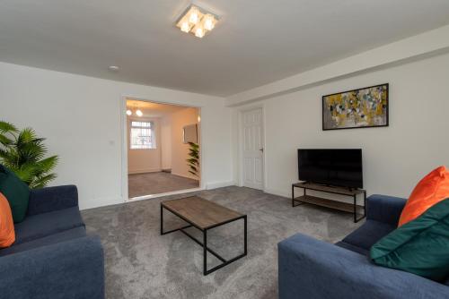 Large comfortable house with 3 reception rooms near road links gîte à louer Grangetown