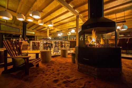 Pub/Hol, Gondwana Kalahari Anib Lodge in Mariental