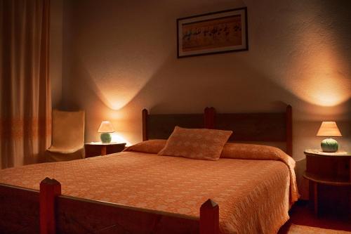 1 queen bed, 2 twin beds