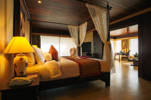 사무이 베이뷰 리조트 앤 스파 (Samui Bayview Resort & Spa) in 차웽 노이