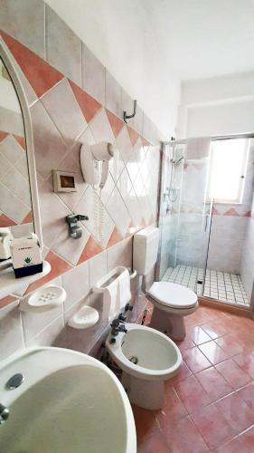 Double Room image 3