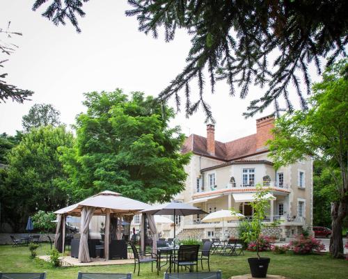 Vue du Château d'Excideuil - Accommodation