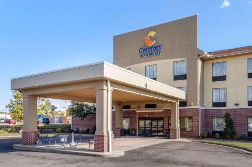 . Comfort Inn & Suites Atoka-Millington