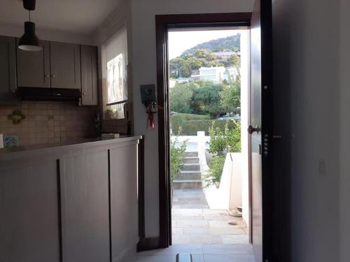 Ieeja, Hidden beach maisonette with exciting view! in Ag. Dimitrios (Attiki)