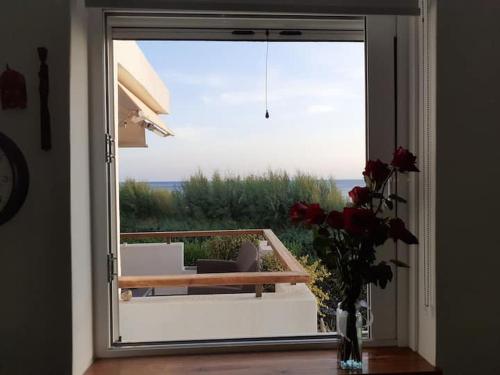 Balkons/terase, Hidden beach maisonette with exciting view! in Ag. Dimitrios (Attiki)
