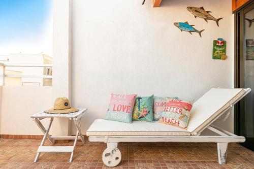  Beach apartment with terrace ideal for digital nomads in 38588 La Jaca