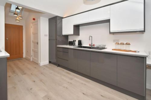 Konyha, Antrobus Deluxe Apartments by YourStays - 1 Bedroom Luxury Apartments in Congleton in Congleton
