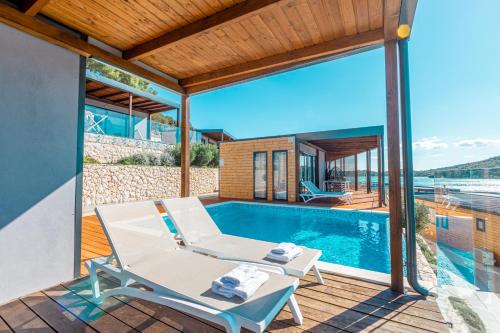 Luxury couple camping villa with kitchenette and swimming pool