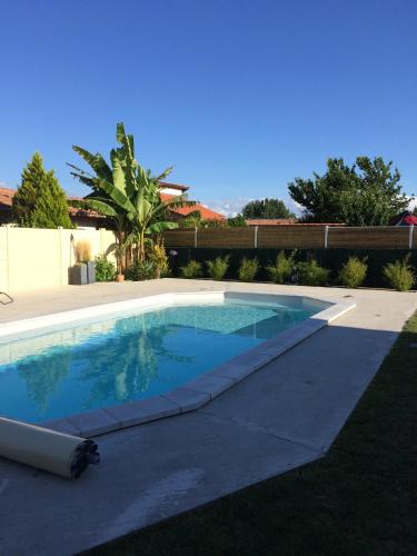 Villa du Pont de l'Est avec piscine pour 8 personnes- Wifi gratuit