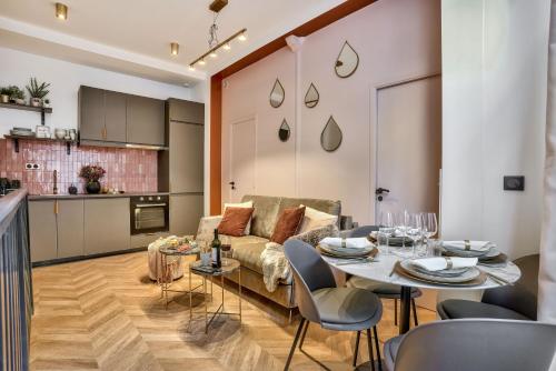 NEW Eiffel Tour ! Splendid Apartments in the Heart of Paris 1