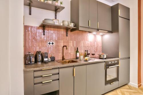 NEW Eiffel Tour ! Splendid Apartments in the Heart of Paris 5