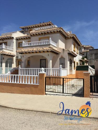  Playa Golf Quad House R6, Castillo de la Atalaya with Comm Pool P240 in Orihuela