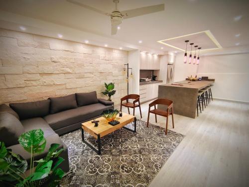 1st Luxury Warehouse 4